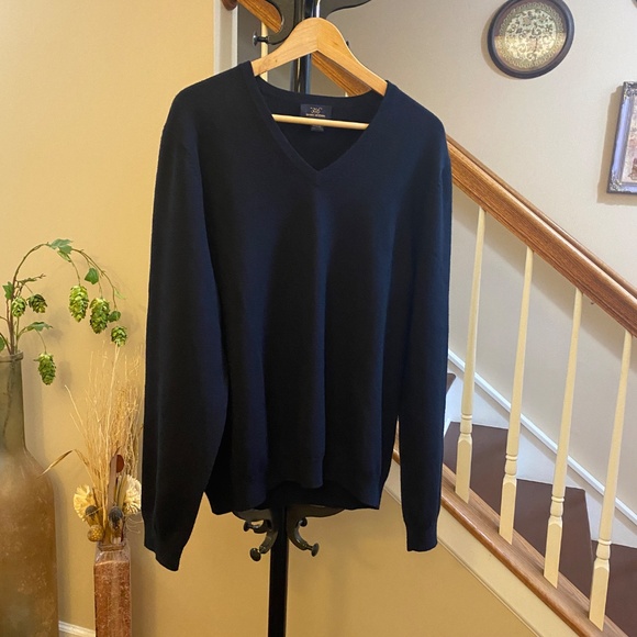 346 Brooks Brothers Men's Black Merino Wool V-Neck Sweater Size Large - Picture 3 of 11